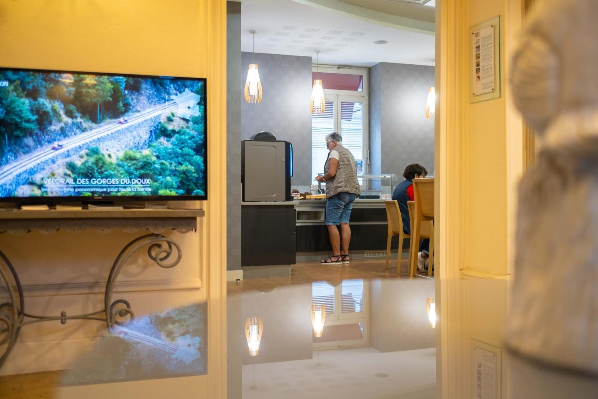 Logis Hotel De Bourgogne - Macon Ngoại thất bức ảnh